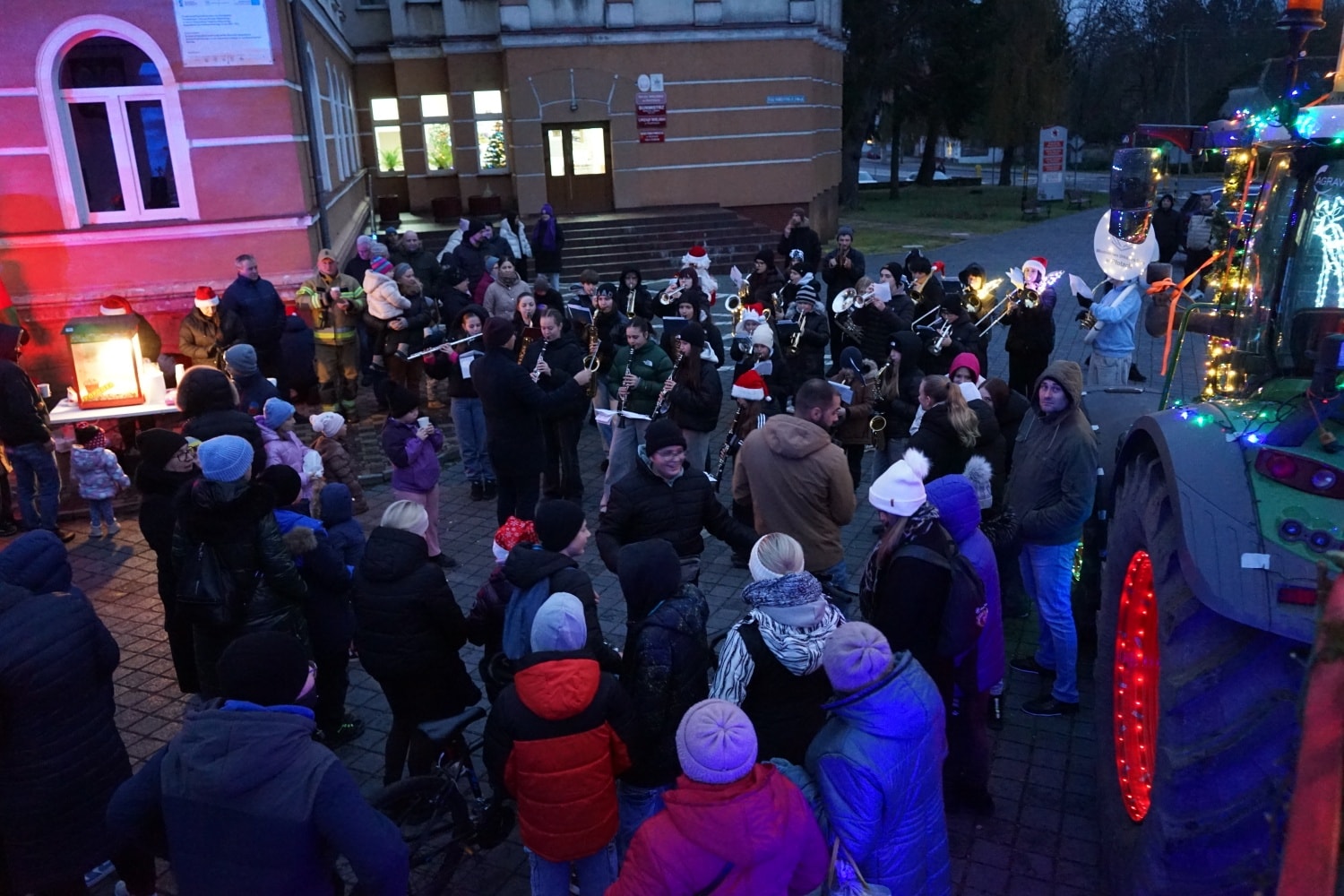 Rozświetlenie choinki w Plotach